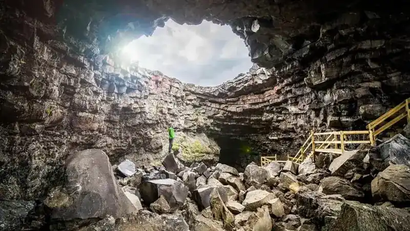Víðgelmir Lava Cave